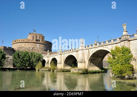 Castel Sant'Angelo e Ponte Sant'Angelo, Roma, Italia Foto Stock