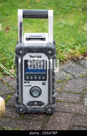 Radio Makita Music per costruttori portatili per l'uso all'aperto Foto Stock