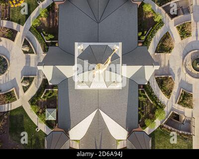 Colpo di drone del tempio e dei terreni circostanti del tempio del centro di Provo, di proprietà della Chiesa di Gesù Cristo dei Santi degli ultimi giorni Foto Stock