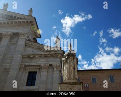 La bellissima città vecchia di Urbino. Regione Marche, Provincia Pesaro e Urbino (PU), Urbino, Italia. 09/09/2019 Foto Stock