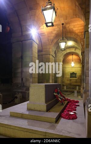 Memoriale di guerra al City Chambers Courtyard, High Street, Royal Mile, Edimburgo, Scozia. Foto Stock