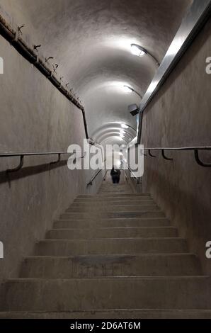 Scalinata fino al bunker sotterraneo del colonnello Rol-Tanguy dei combattenti francesi di resistenza sotto Musée de la Libération de Paris, Paris Liberation Museum.Paris.France Foto Stock