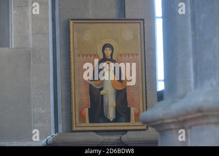 Shushi, Repubblica di Aartsakh Nagorno-Karabakh. 14 luglio 2019. La Cattedrale del Santo Salvatore di Ghazanchesots è una chiesa armena costruita tra il 1867 e il 1887 e consacrata nel 1898. Fu danneggiata dai militari dell'Azerbaigian durante i primi anni '90 durante la lotta per l'indipendenza di Artsakh e restaurata nel 1998. È stato preso di mira e bombardato due volte l'8 ottobre 2020, dall'esercito dell'Azerbaigian di nuovo in violazione del diritto internazionale durante il bombardamento e l'attacco che è iniziato il 27 settembre 2020. Credit: Kenneth Martin/ZUMA Wire/Alamy Live News Foto Stock