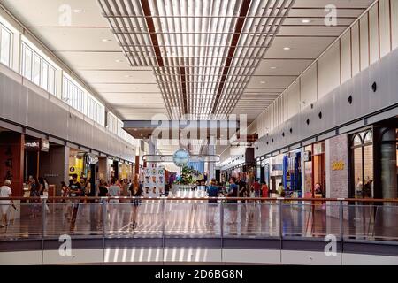 Mackay, Queensland, Australia - 2020 febbraio: Gli acquirenti al Caneland Central Shopping Centre il venerdì mattina Foto Stock