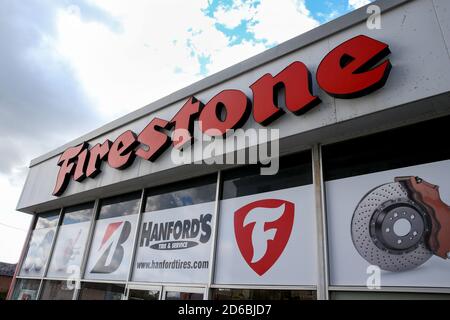 London Ontario Canada - Firestone segno all'angolo di Rideout e York a Londra Ontairo. Luke Durda/Alamy Foto Stock