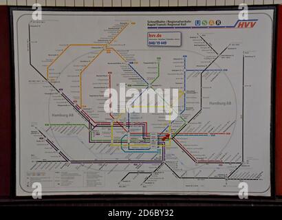 Mappa della metropolitana U-Bahn di Amburgo su una piattaforma della stazione, Amburgo, Germania Foto Stock