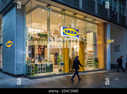 London Ikea Mini Store - Centro Città Ikea - Ikea Central London Ikea Tottenham Court Road - il design IKEA E di pianificazione negozio nel centro di Londra UK Foto Stock