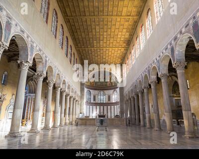 Navata centrale della Basilica di Santa Sabina sull'Aventino - Roma, Italia Foto Stock