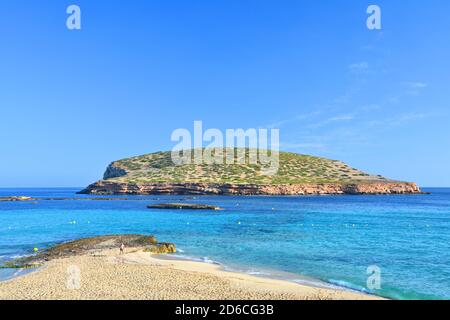 Cala Comte vuota spiaggia di sabbia sull'isola di Ibiza. Baleari. Foto Stock