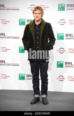 Roma, Italia. 16 Ott 2020. Roma Cinema Fest 2020. Festival del Cinema di Roma. Pellicola Photocall Stardust. Nella foto: Johnny Flynn Credit: Independent Photo Agency/Alamy Live News Foto Stock