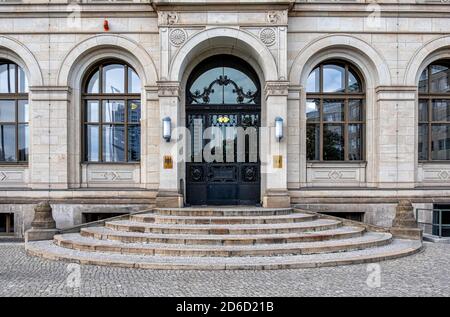 Ingresso del Ministero federale dei trasporti e delle infrastrutture digitali in Invalidenstrasse 44, Mitte, Berlino. Foto Stock