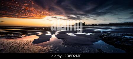 Bamburgh Sunrise Foto Stock