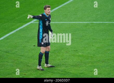 Alexander Nuebel, portiere FCB 35 gesticulate, dare istruzioni, azione, immagine singola, gesto, movimento della mano, puntamento, interpretazione, mimik, FC BAYERN MUENCHEN - 1.FC DUEREN 3-0 DFB-Pokal erste Runde, Trofeo di calcio tedesco , Monaco, 15 ottobre 2020 Stagione 2020/2021, Calcio, München, Monaco di Baviera © Peter Schatz / Alamy Live News Foto Stock