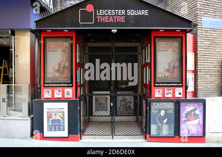 Un Leicester Square Theater chiuso il giorno dopo il primo Ministro Boris Johnson ha messo il Regno Unito in blocco per aiutare a frenare la diffusione del coronavirus forzando Foto Stock