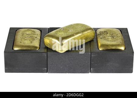 stampi in grafite con barre d'oro isolate su sfondo bianco Foto Stock