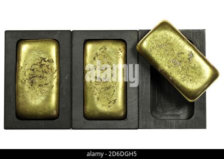 stampi in grafite con barre d'oro isolate su sfondo bianco Foto Stock