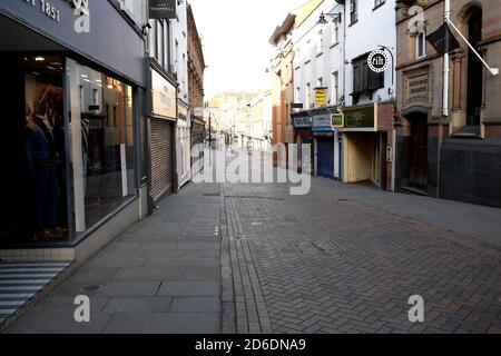 Un tranquillo centro di Nottingham dopo il primo ministro Boris Johnson ha ordinato pub, ristoranti, centri di svago e palestre in tutto il paese per chiudere come t Foto Stock