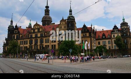 Dresda, Germania - 06/16/2018: Facciata dell'edificio storico Castello di Dresda (Dresdner Residenzschloss), oggi utilizzato principalmente come museo. Foto Stock