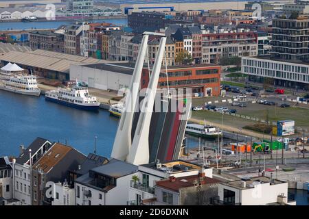 Ponte elevatore nel porto di Anversa Foto Stock
