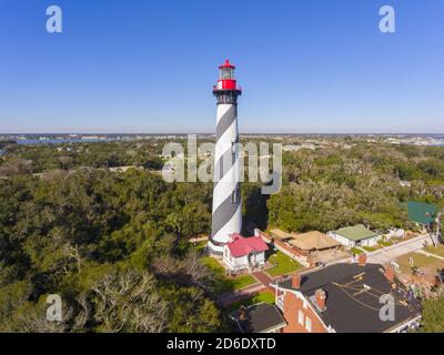 Vista aerea del faro di St. Augustine. Questa luce è un monumento storico nazionale sull'isola di Anastasia a St. Augustine, Florida, Stati Uniti. Foto Stock