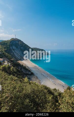 Spiaggia di Milos sull'isola di Lefkada, Grecia. Agios Nikitas. Isole IONIE. Ora legale. Foto Stock