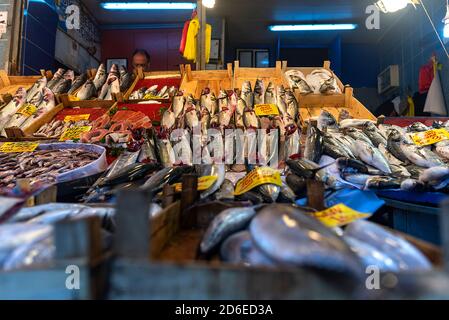 Kemeraltı storica strada sinagoga e mercato del pesce Izmir Turchia Foto Stock