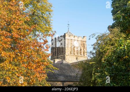 L'orologio o il campanile di Hexham Abbey in autunno. Northumberland, Inghilterra, Regno Unito Foto Stock