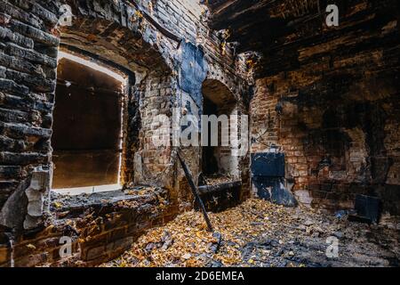 Interno di vecchia dimora storica dopo il fuoco Foto Stock