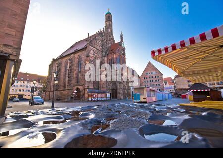 Nurnberg. Chiesa di nostra Signora o Frauenkirche a Norimberga vista piazza principale, Baviera regione della Germania Foto Stock