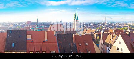 Nurnberg. Tetti e paesaggio urbano della città vecchia di Norimberga vista panoramica, Baviera regione della Germania Foto Stock