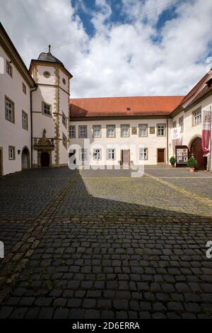 Deutschordensschloss nella storica città vecchia di Münnerstadt, bassa Franconia, Baviera, Germania Foto Stock