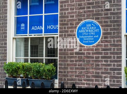 Sir Richard Arkwright targa blu - SIR RICHARD ARKWRIGHT 1732-1792 industriale e inventore vissuto qui - 8 Adam Street Charing Cross Londra. Foto Stock