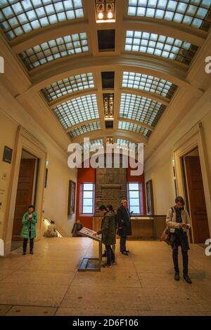 Interni e mostre provenienti da diverse parti del famoso British Museum, Londra, Inghilterra, Regno Unito. Foto Stock