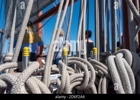 Rigging, linee, barca a vela, nave alta Foto Stock