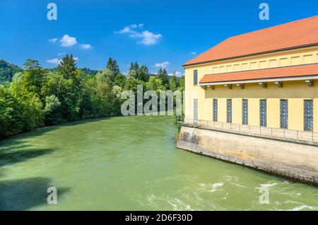 Germania, Baviera, alta Baviera, distretto di Monaco, Straßlach-Dingharting, distretto di Mühlthal, Mühltalkanal con centrale idroelettrica di Mühltal Foto Stock