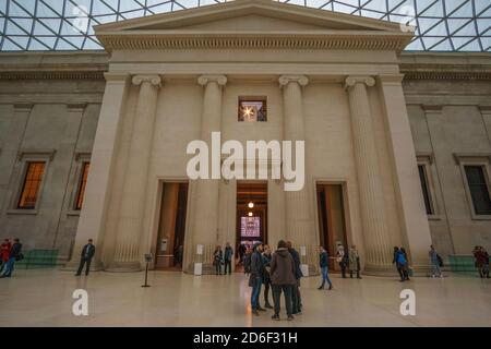 Interni e mostre provenienti da diverse parti del famoso British Museum, Londra, Inghilterra, Regno Unito. Foto Stock