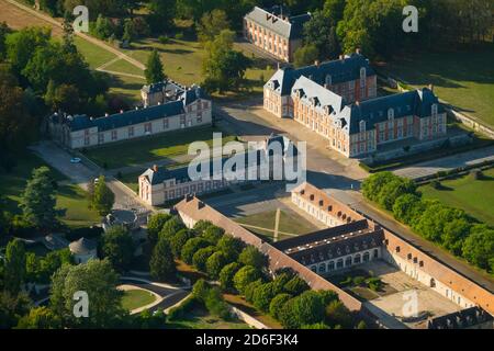 Francia, Yvelines (78), Grignon, castello che ospita l'università AgroParisTech (vista aerea) Foto Stock