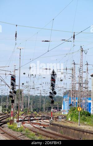 Sistemi ferroviari alla stazione centrale di Osnabrück, Osnabrück, bassa Sassonia, Germania, Europa Foto Stock