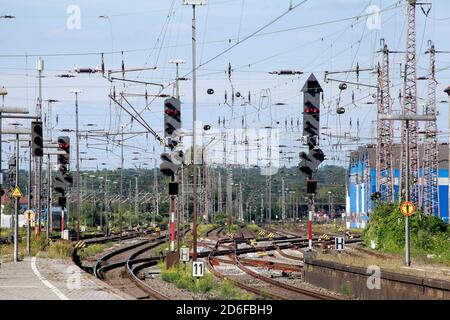 Sistemi ferroviari alla stazione centrale di Osnabrück, Osnabrück, bassa Sassonia, Germania, Europa Foto Stock