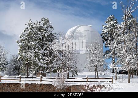 Snow Covered Lowell Observatory, Flagstaff Arizona, luminoso giorno di sole Foto Stock