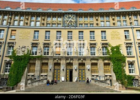 Portale d'ingresso all'edificio fondatore della Biblioteca tedesca del 1914, oggi la Biblioteca Nazionale tedesca, Lipsia, Sassonia, Germania Foto Stock