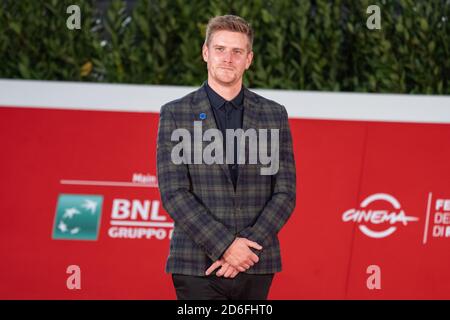 Roma, Italia. 16 Ott 2020. Harry McQueen sul tappeto rosso del secondo giorno del Festival del Film di Roma (Foto di Matteo Nardone/Pacific Press) Credit: Pacific Press Media Production Corp./Alamy Live News Foto Stock