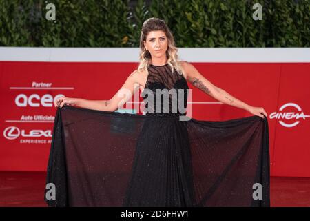 Roma, Italia. 16 Ott 2020. Eugenia Menichetti sul tappeto rosso del secondo giorno del Festival del Cinema di Roma (Foto di Matteo Nardone/Pacific Press) Credit: Pacific Press Media Production Corp./Alamy Live News Foto Stock