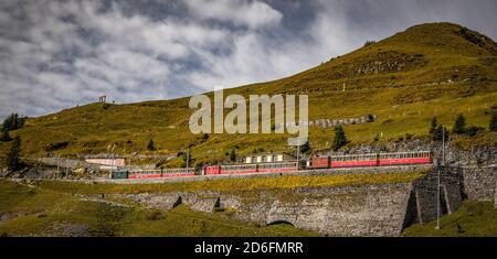 Montagna popolare nelle Alpi svizzere chiamato Schynige Platte in Svizzera Foto Stock