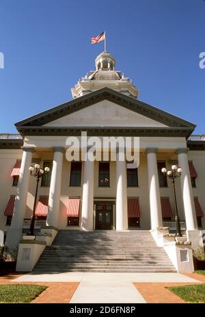 Il vecchio palazzo del Campidoglio di Tallahassee, in Florida, si trova di fronte Del nuovo edificio del Campidoglio Foto Stock