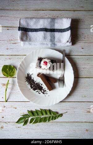 Pasticceria di cioccolato e torta di foresta nera Foto Stock