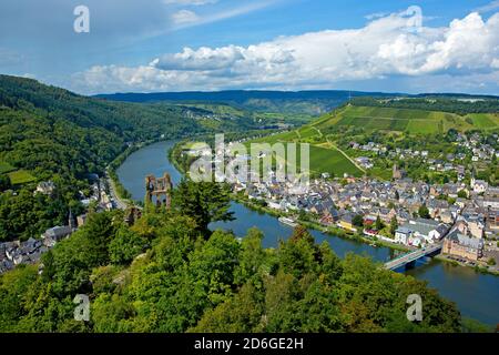 Rheinland-Pfalz, Mosel. Traben-Trarbach. Blick von der Grevenburg in Moseltal. Foto Stock