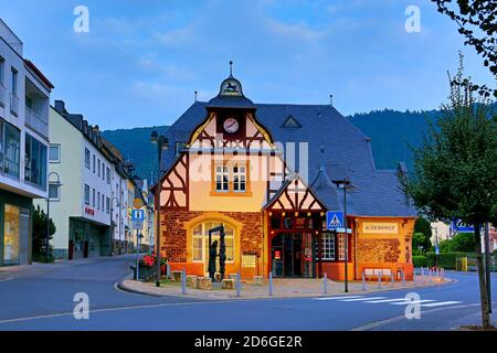 Rheinland-Pfalz, Mosel. Traben-Trarbach, Ortsteil Traben, Alter Bahnhof und Touristinfo, Jugendstil. Foto Stock