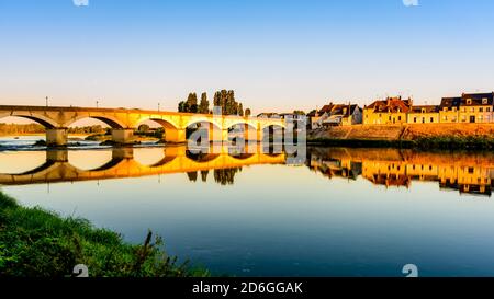 Chartres,Centre-Val de Loire/France - Augues 24 2016: Una bella scena a piedi lungo la mattina presto Foto Stock