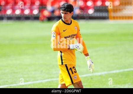 Yassine Bounou Bono del Sevilla FC durante la partita la Liga tra il Granada FC e il Sevilla FC disputata allo stadio Nuevo Los Carmenes il 17 ottobre 2020 a Granada, Spagna. (Foto di Antonio Pozo/PRESSINPHOTO) Credit: Pro Shots/Alamy Live News Foto Stock